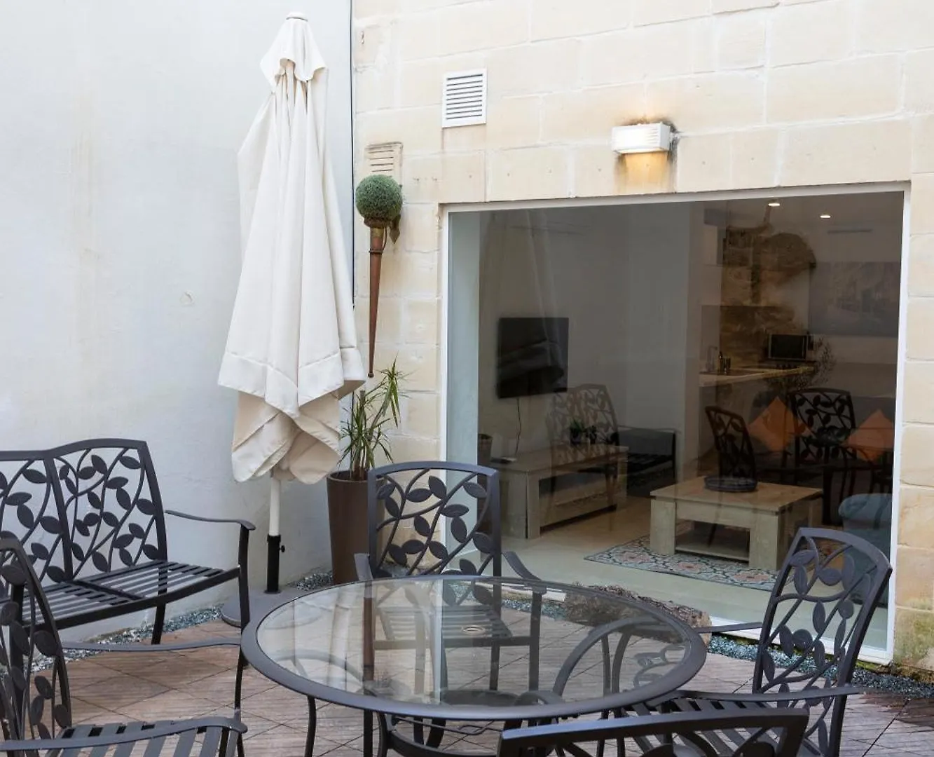 4Br Home In Prime Location Just Off The Promenade By 360 Estates Sliema Malta